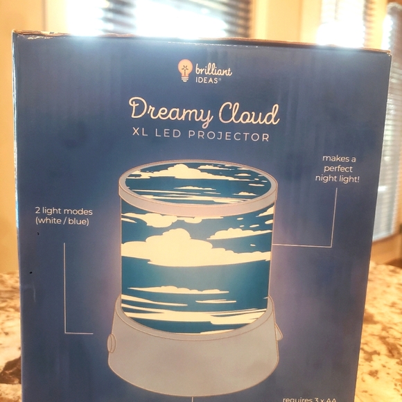NIB Dreamy Ideas Dreamy Cloud XL Led Projector - Picture 3 of 3